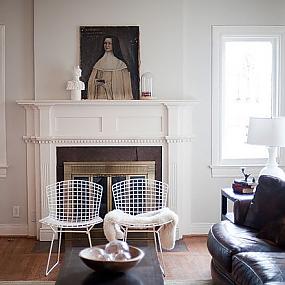 classic-religious-living-room-with-figure-bust