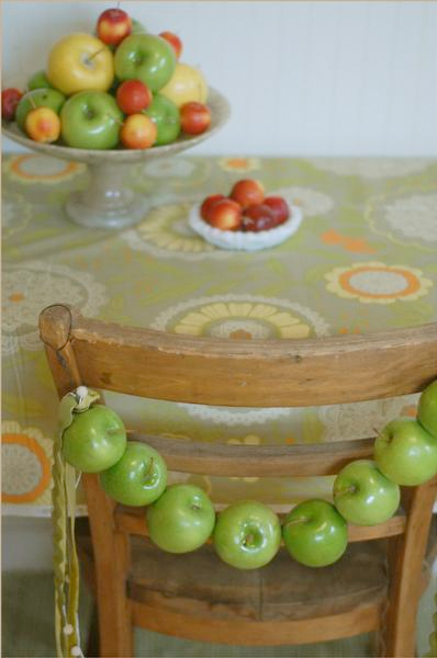 Украшение из яблок для стола