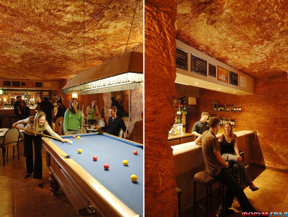 Бар в отеле Desert Cave
