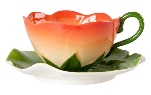 Чайная чашка с блюдцем в виде выразительного и завораживающего цветка