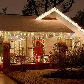 outdoor-christmas-lighting-decorations-1