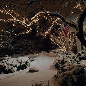 outdoor-christmas-lighting-decorations-35