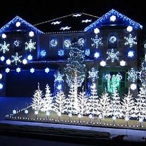 outdoor-christmas-lighting-decorations-45