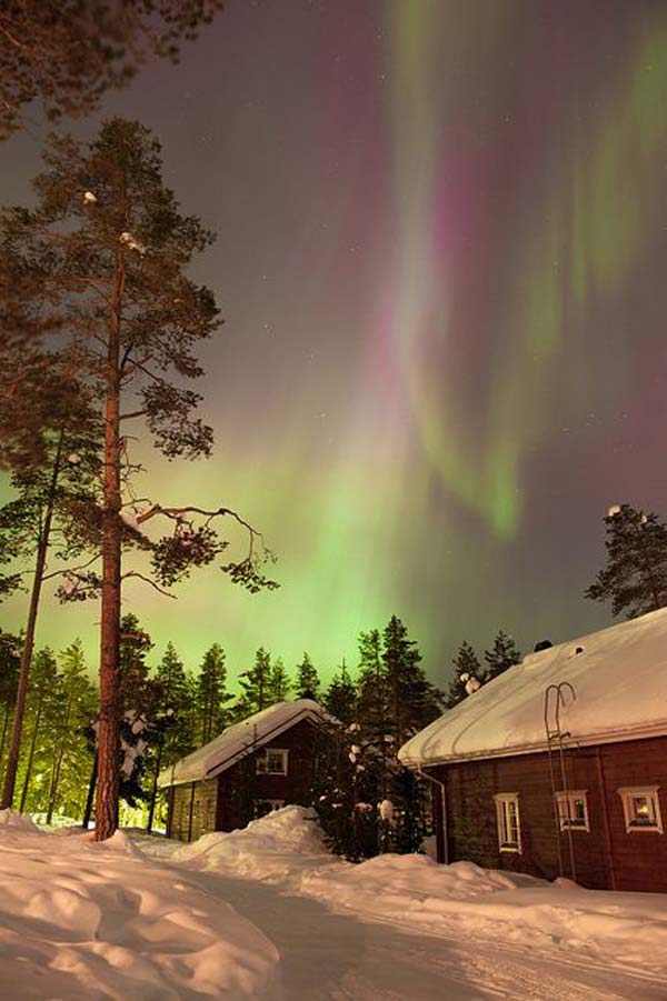 Северное Сияние в городе Рованиеми провинции Лапландия, Финляндия.