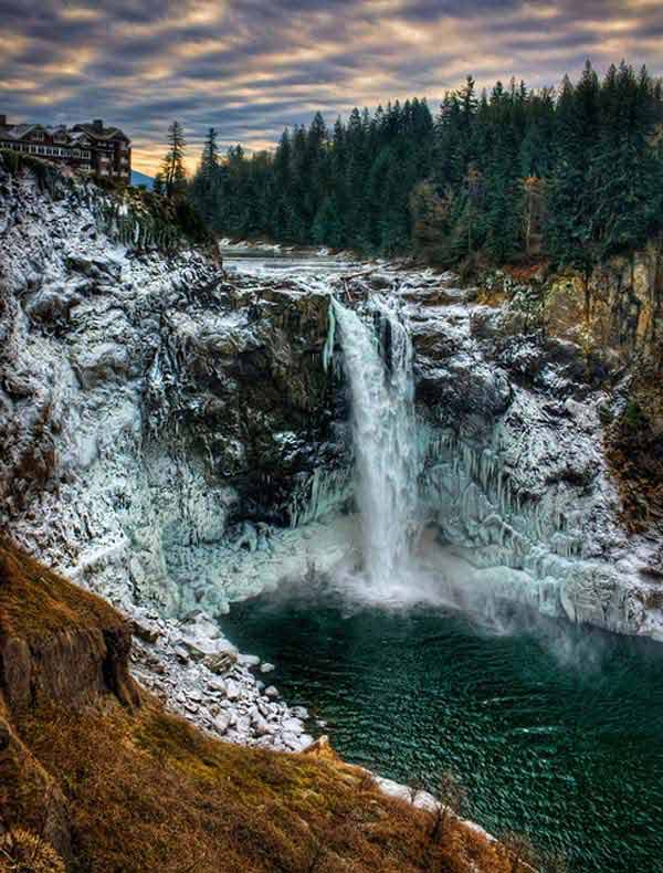 Водопад Snoqualmie (Сноквалми) в американском городе Вашингтоне