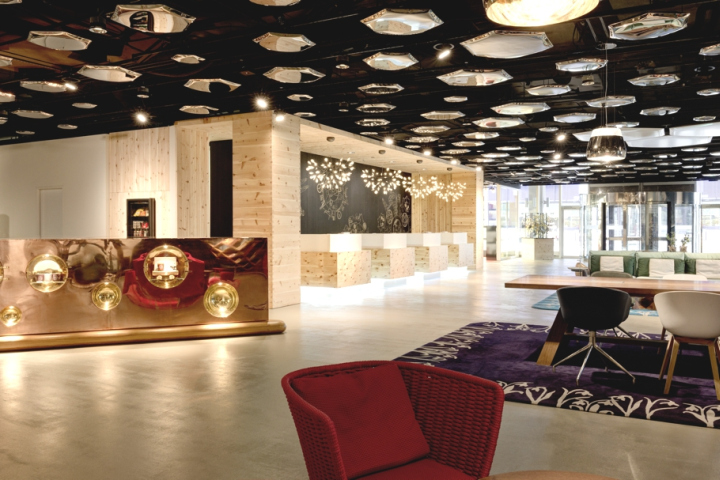 Яркий дизайн интерьера гостиницы Swissôtel hotel