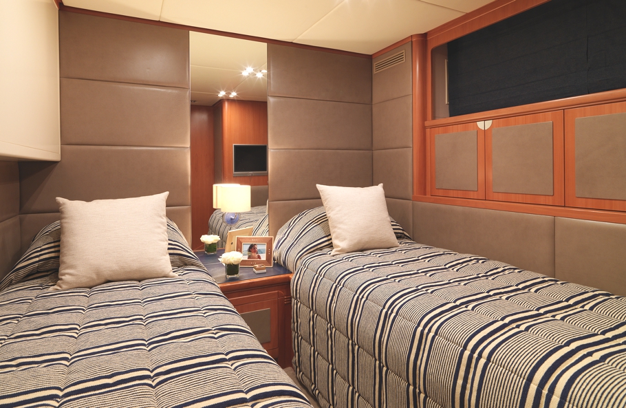 luxury-yacht-cheeky-tiger