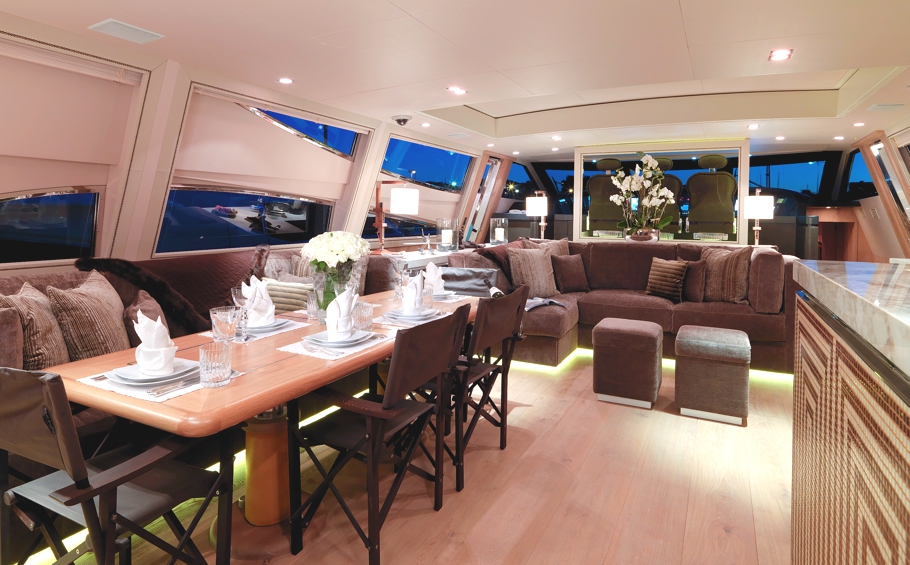 luxury-yacht-cheeky-tiger