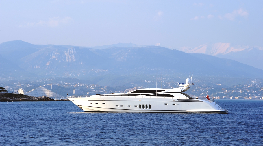 luxury-yacht-cheeky-tiger