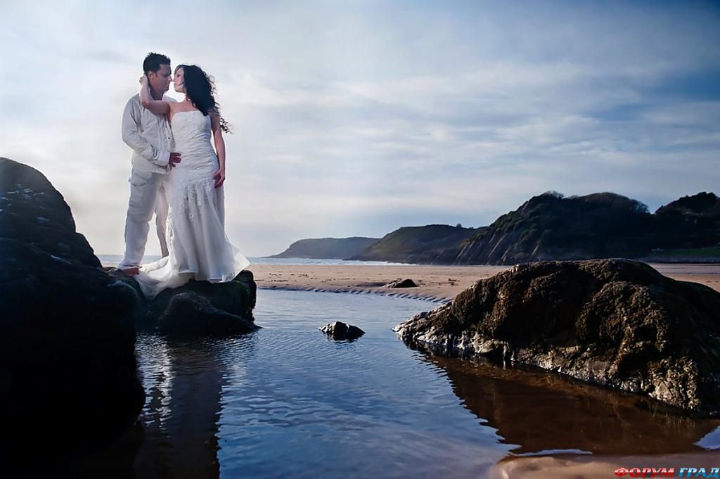 couple-on-beach-wedding-26