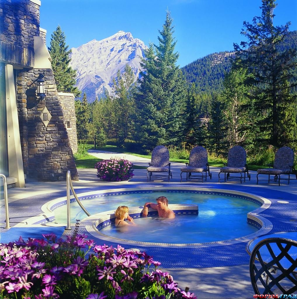Бассейн в отеле Fairmont в Banff Springs