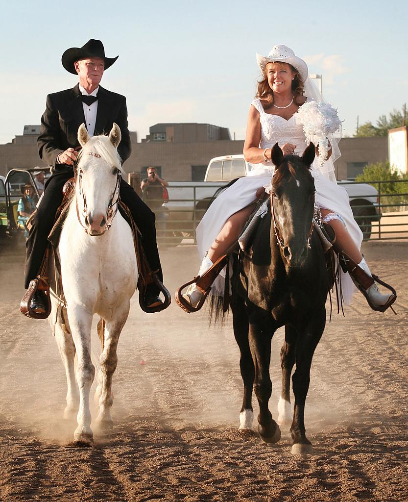 horse-themed-wedding