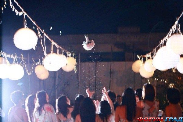 bouquet-toss-17