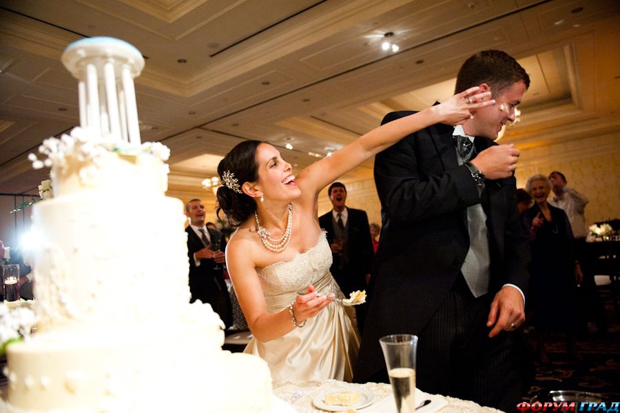 smears-cake-on-her-face-at-their-traditions-wedding-reception-01