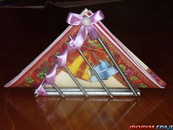 Салфетница из газеты.