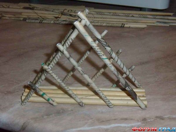 Салфетница из газеты.