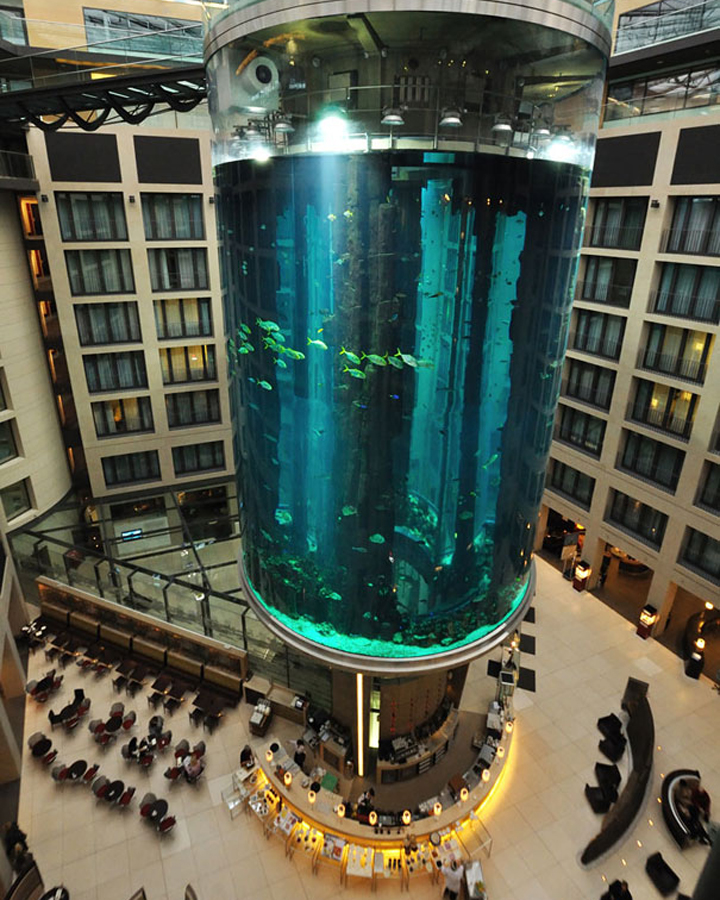 aquadom-in-radisson-blu-hotel-berlin-04