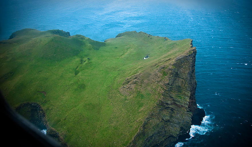 Одинокий дом на отдаленном исландском острове