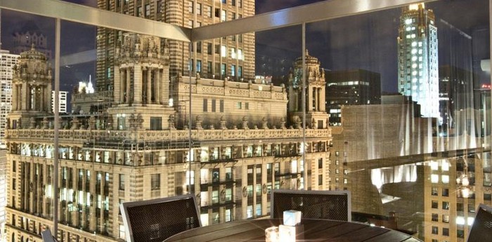 Отель со стеклянным Thewit Chicago Hotel в центре делового мегаполиса Чикаго