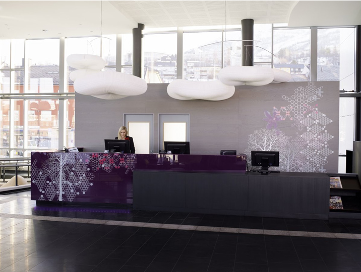 Rica Hotel от Scenario Interiorarkitekter в городе Narvik