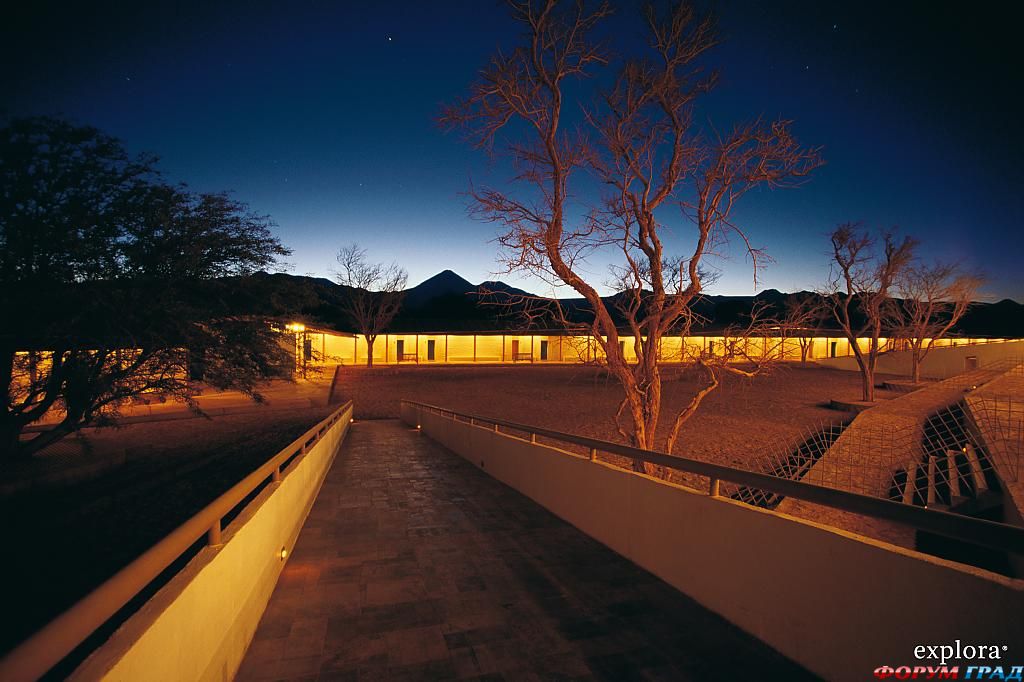 Отель Explora Atacama ночью