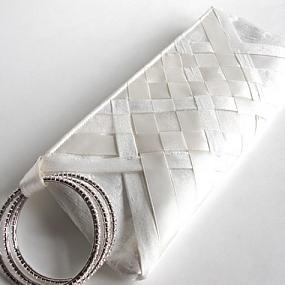 chic-bridal-clutches-for-any-taste-50
