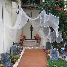 halloween-porch-entryway-ideas-13