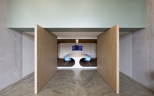 Уникальный дизайн офиса от Maurice Mentjens Design