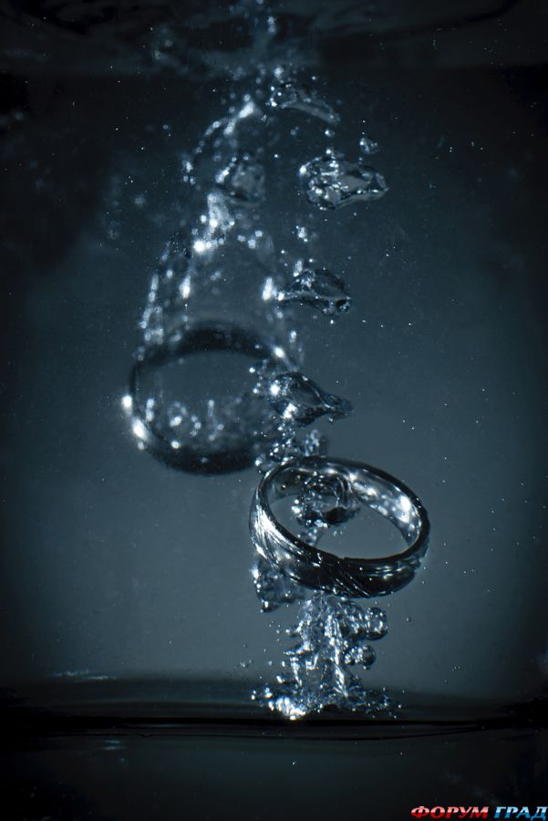 wedding-rings-water-10