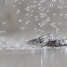 wedding-rings-water-11