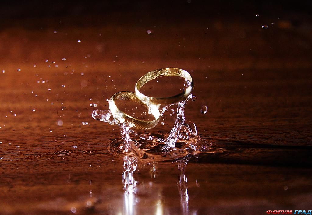 wedding-rings-water-13