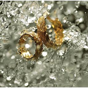 wedding-rings-water-14