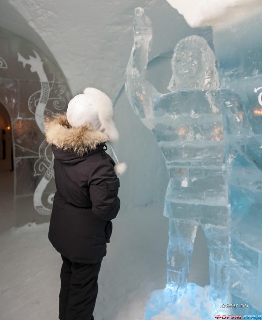Ледяные скульптуры в отеле Sorrisniva Igloo