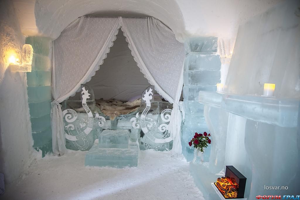 Сказочная кровать в номере отеля Sorrisniva Igloo