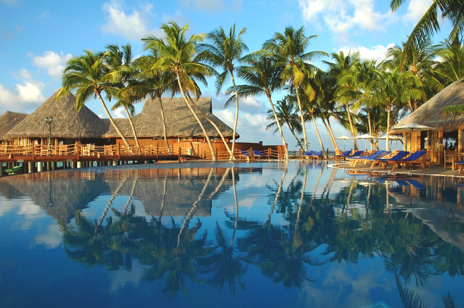 Отель Vilu Reef Beach & Spa Resort