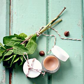 diy-chocolate-mint-lip-balm-01