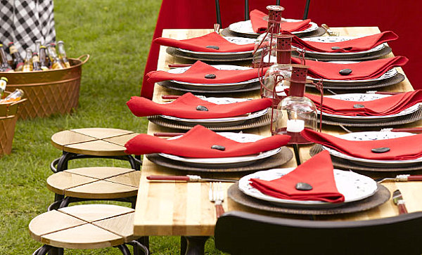 fourth-of-july-table-in-red