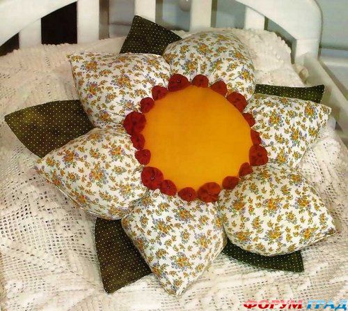 декоративная подушка цветок