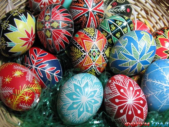 decorating-easter-egg-23