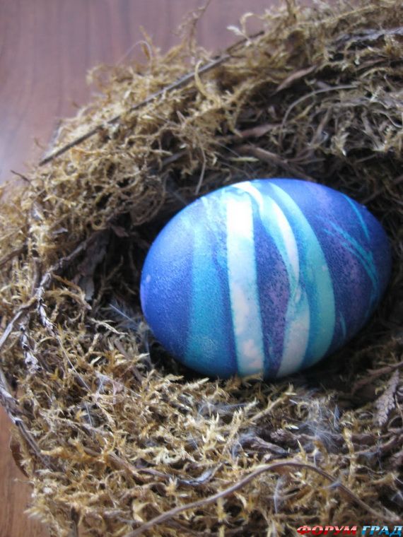 decorating-easter-egg-23