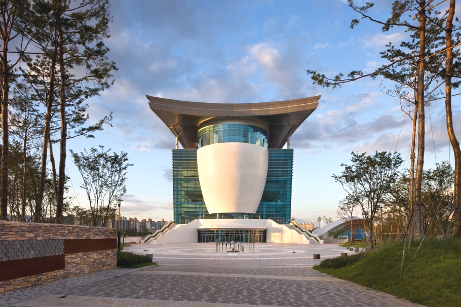 awe-inspiring-gyeongju-arts-center