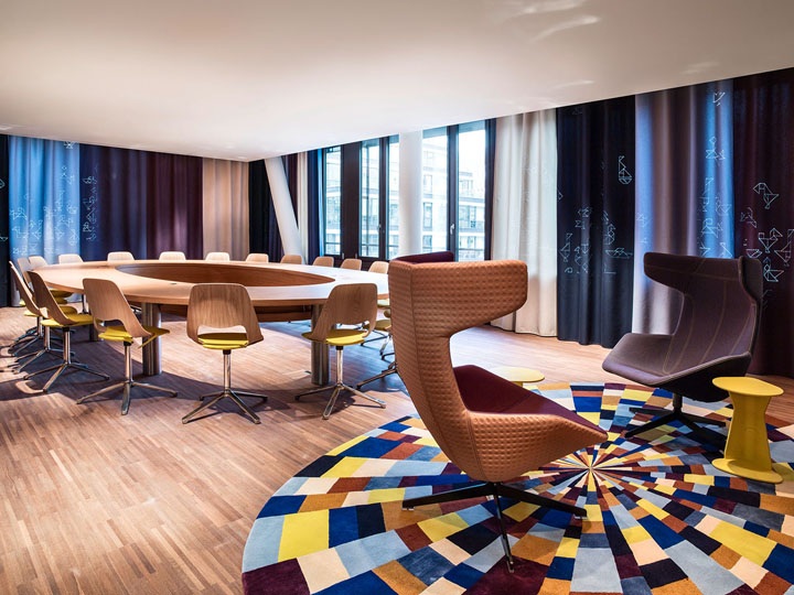 Конференц-зал креативной гостиницы 25hours Hotel