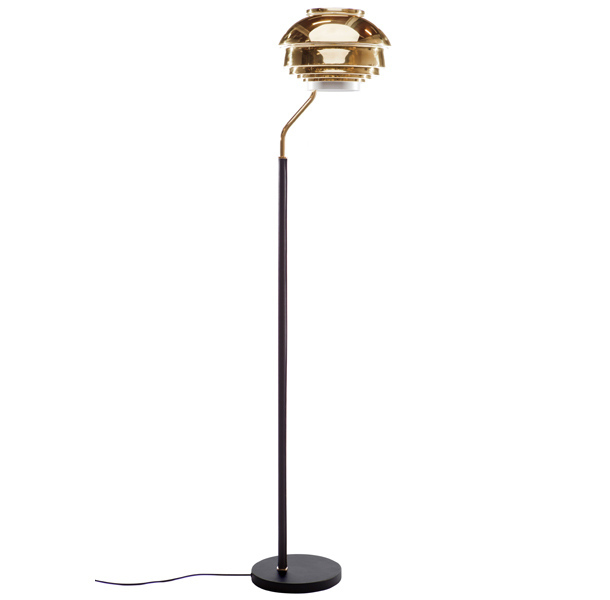 Утонченная металлическая лампа от Alvar Aalto