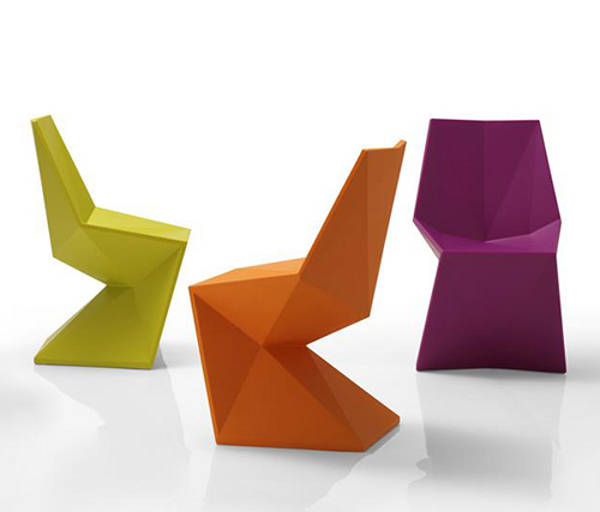 Разноцветные стулья от компании Vondom