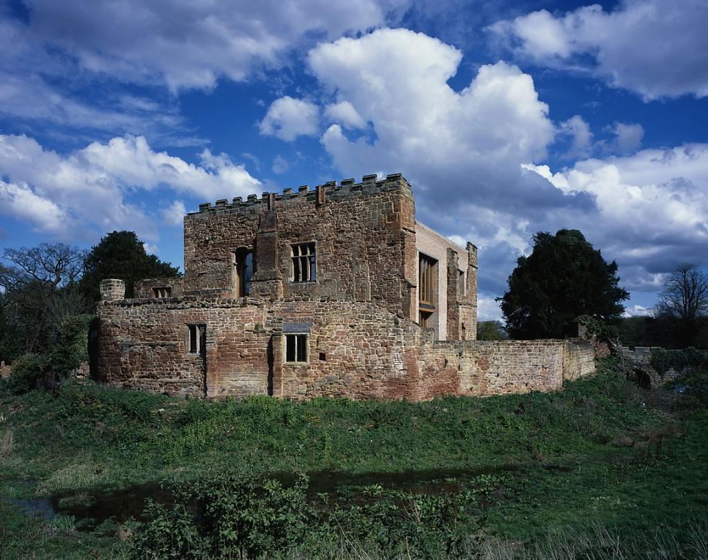 Каменные стены замка Эстли