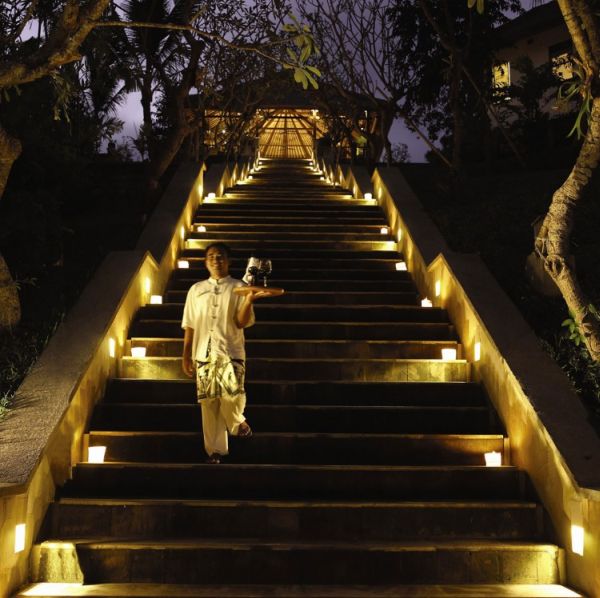 Межуровневая лестница в отеле Ubud Hanging Gardens