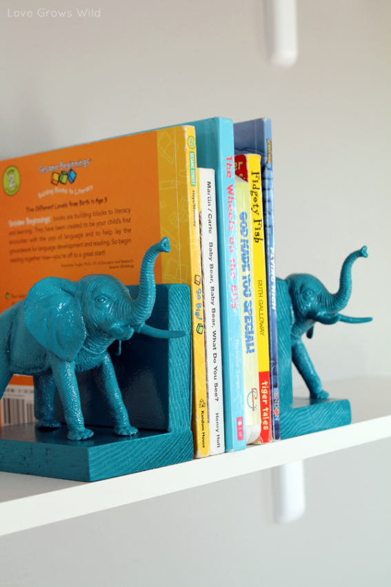 Полочка для книг в виде бирюзовых слонов