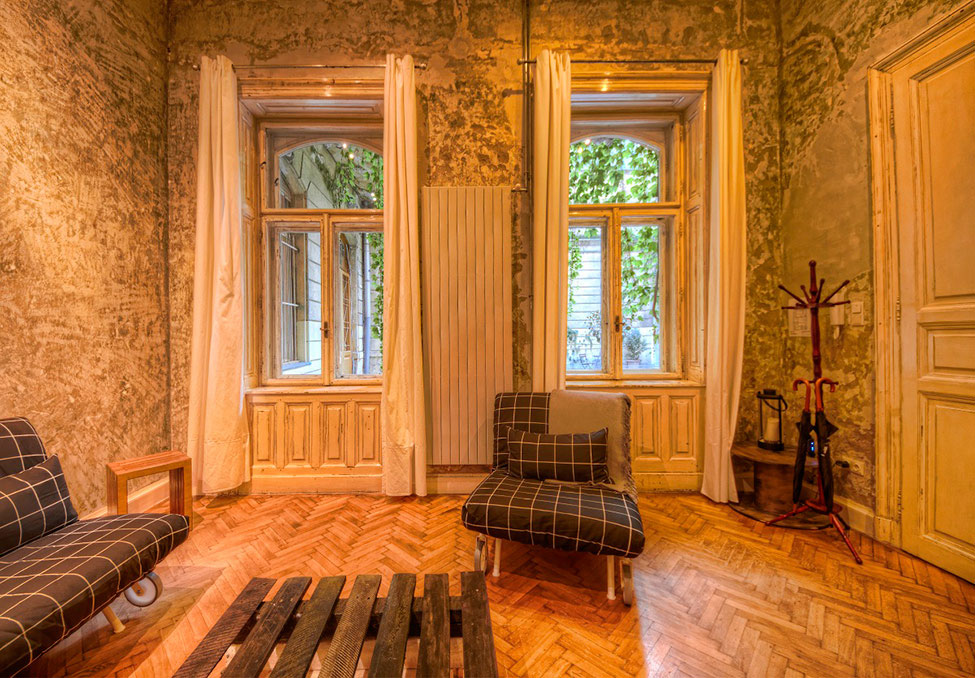 Прихожая бутика-отеля Brody House в Венгрии