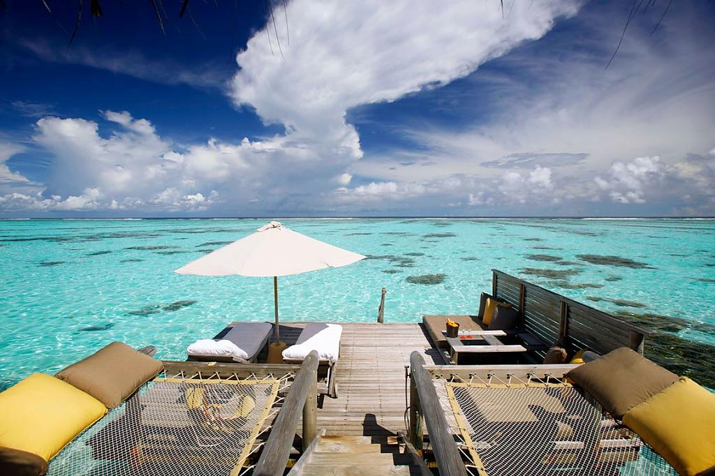 Терраса отеля Gili Lankanfushi на Мальдивах