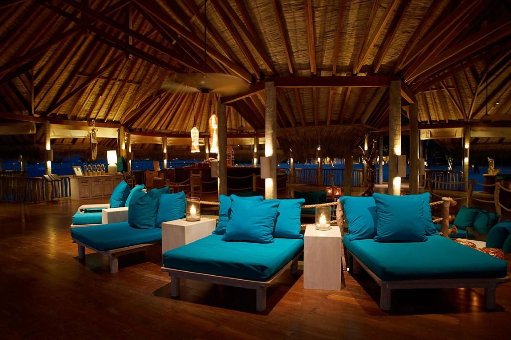 Терраса отеля Gili Lankanfushi на Мальдивах